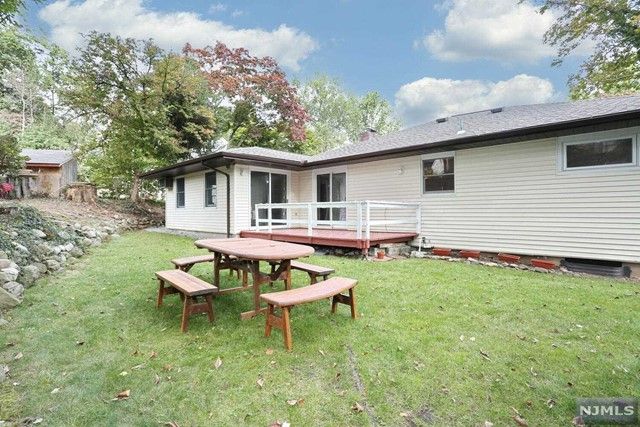 8 6th Street, Park Ridge, NJ 07656