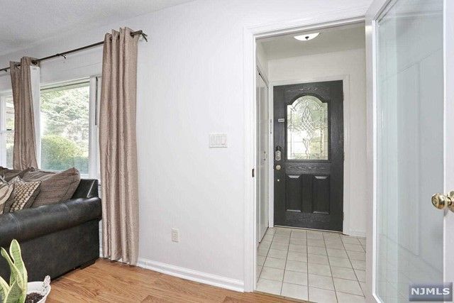 8 6th Street, Park Ridge, NJ 07656