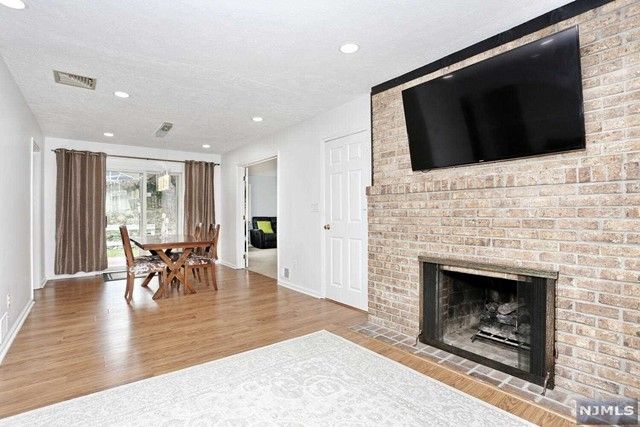 8 6th Street, Park Ridge, NJ 07656