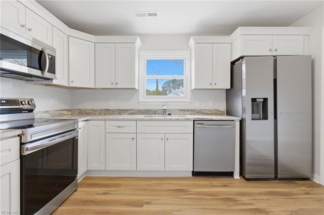 5400 Challedon DR, Virginia Beach, VA 23462