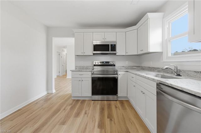 5400 Challedon DR, Virginia Beach, VA 23462