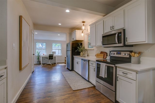 2606 W 12th Street, Dallas, TX 75211