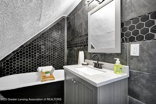 1723 Osband Avenue, Lansing, MI 48910