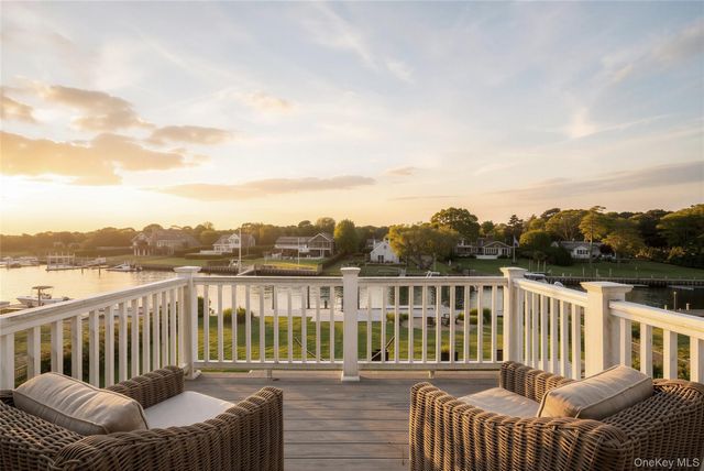 20 Penny Lane, Hampton Bays, NY 11946