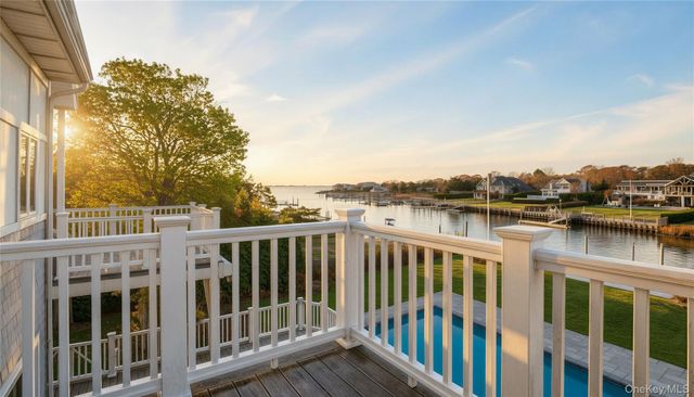 20 Penny Lane, Hampton Bays, NY 11946