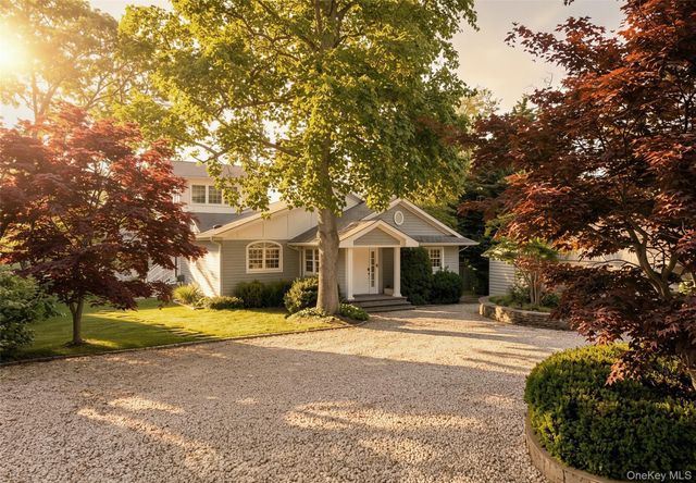 20 Penny Lane, Hampton Bays, NY 11946