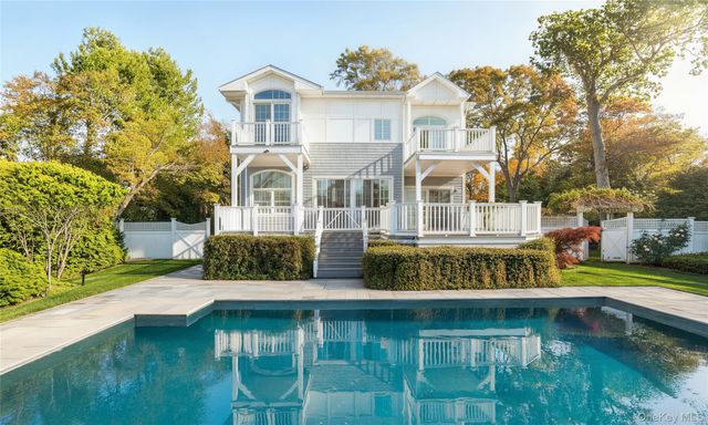 20 Penny Lane, Hampton Bays, NY 11946