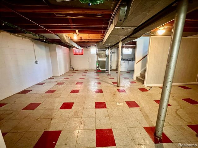 6790 Winona Avenue, Allen Park, MI 48101