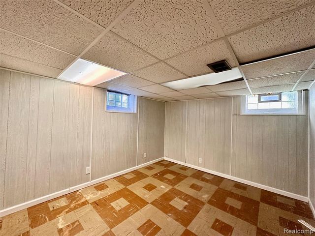 6790 Winona Avenue, Allen Park, MI 48101