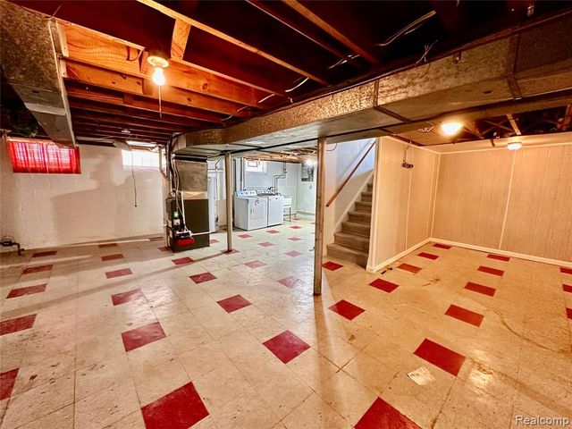 6790 Winona Avenue, Allen Park, MI 48101