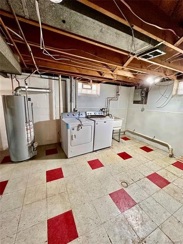 6790 Winona Avenue, Allen Park, MI 48101