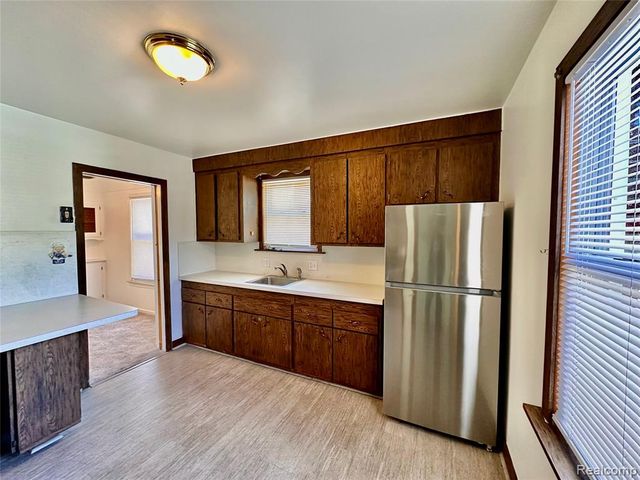 6790 Winona Avenue, Allen Park, MI 48101