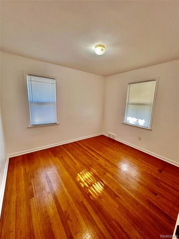 6790 Winona Avenue, Allen Park, MI 48101