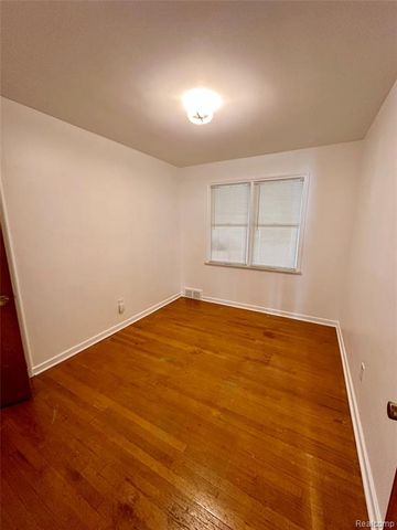 6790 Winona Avenue, Allen Park, MI 48101