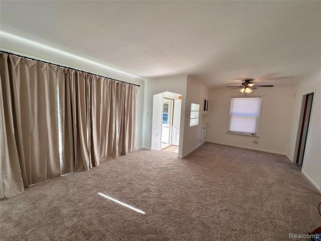 6790 Winona Avenue, Allen Park, MI 48101