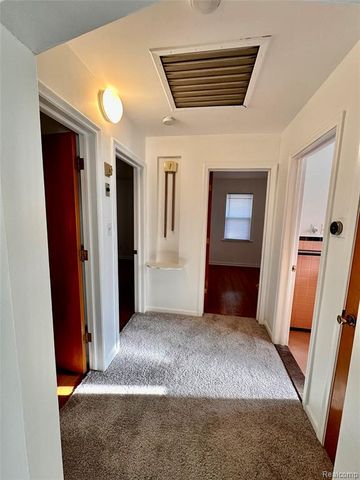 6790 Winona Avenue, Allen Park, MI 48101