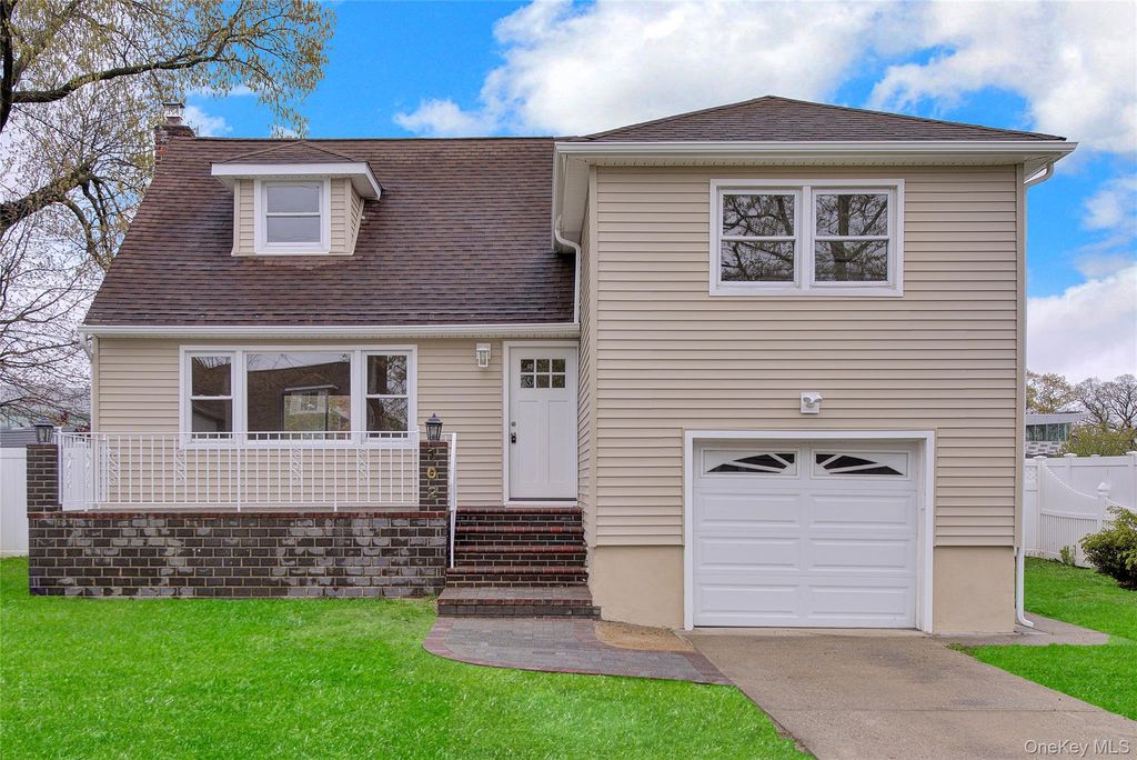 102 Hausch Boulevard, Roosevelt, NY 11575