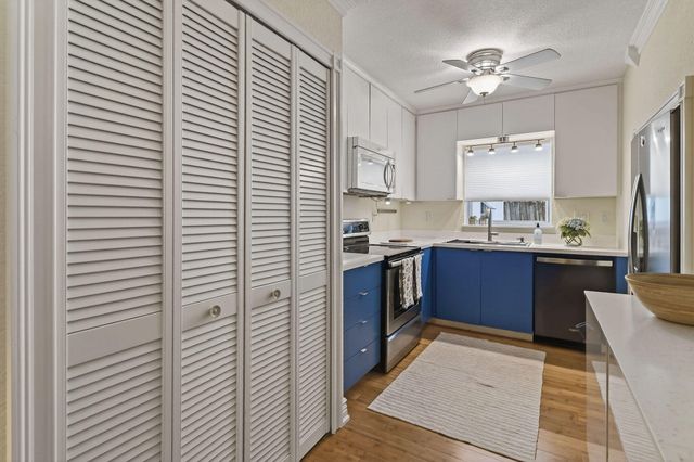 400 Northlake Drive, North Palm Beach, FL 33408