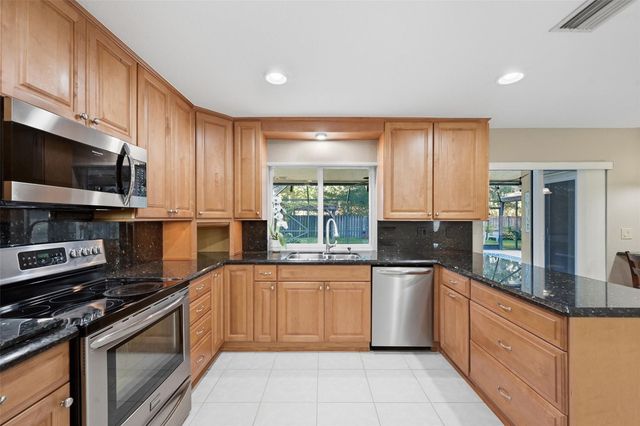 392 NW 113th Terrace, Coral Springs, FL 33071