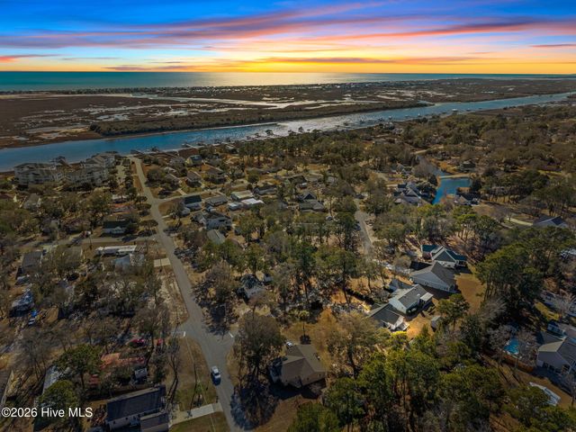 425 Water Oak Wynd SW, Sunset Beach, NC 28468