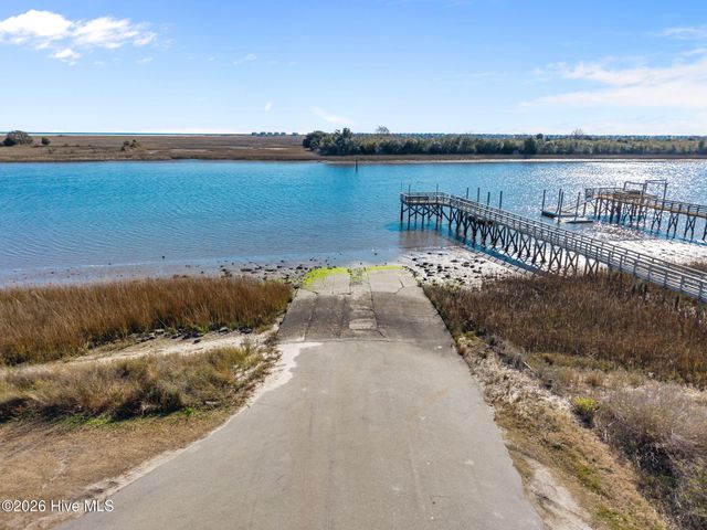 425 Water Oak Wynd SW, Sunset Beach, NC 28468
