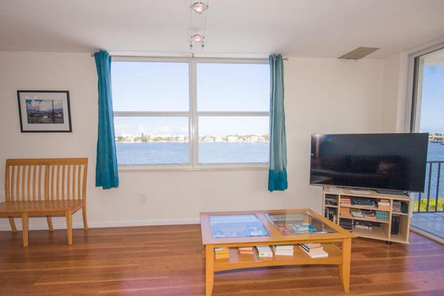 301 Croton Avenue 405, Lantana, FL 33462
