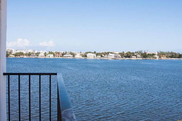 301 Croton Avenue 405, Lantana, FL 33462