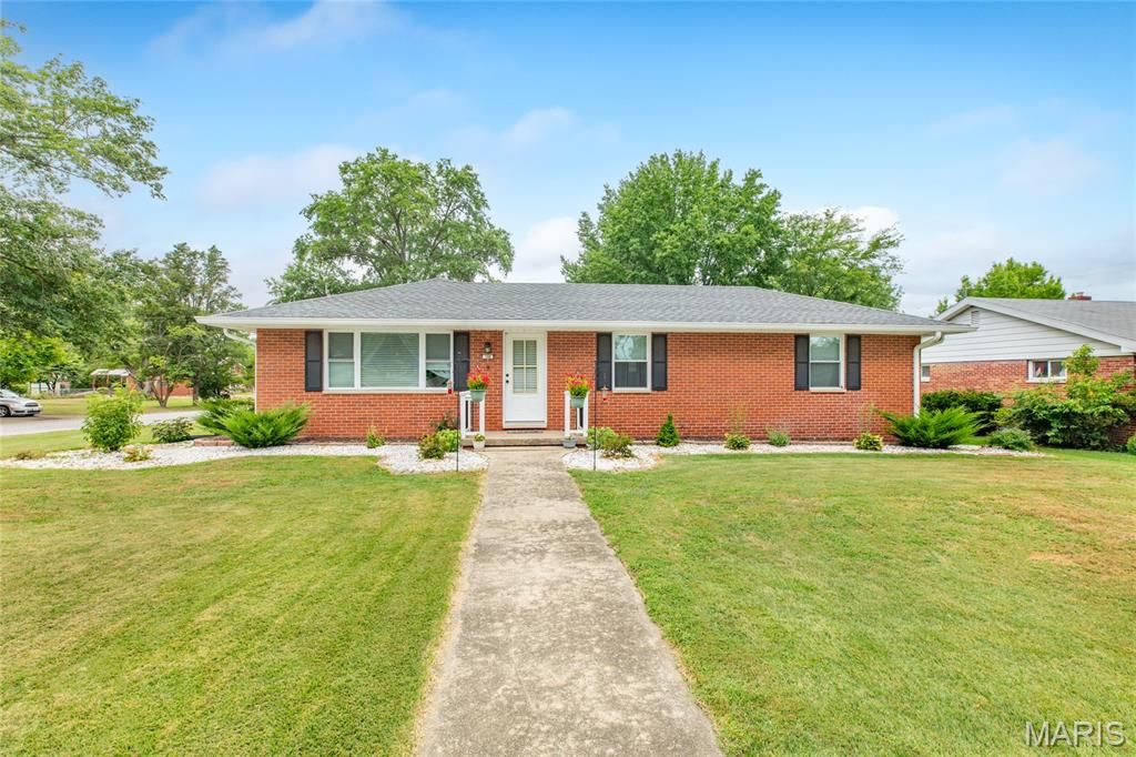 708 Pardee Road, Godfrey, IL 62035