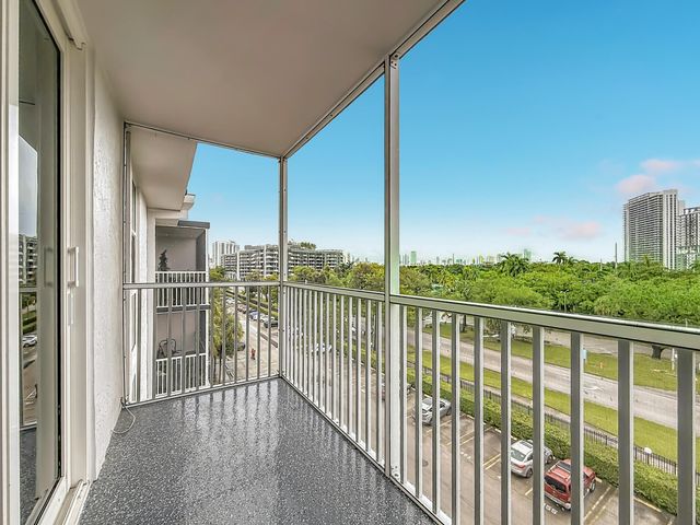 16851 NE 23RD Avenue A608, North Miami Beach, FL 33160