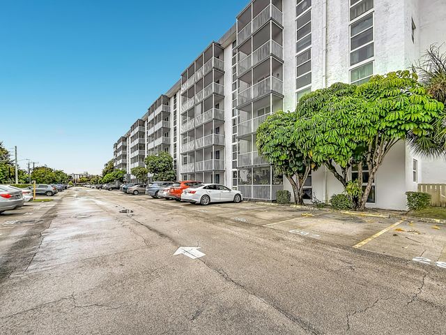 16851 NE 23RD Avenue A608, North Miami Beach, FL 33160