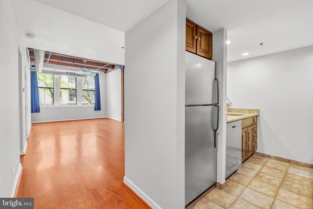 301 Race St Apt 309, Philadelphia, PA 19106