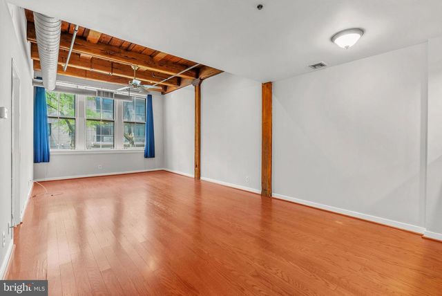 301 Race St Apt 309, Philadelphia, PA 19106