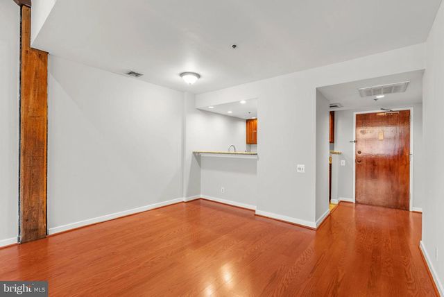 301 Race St Apt 309, Philadelphia, PA 19106