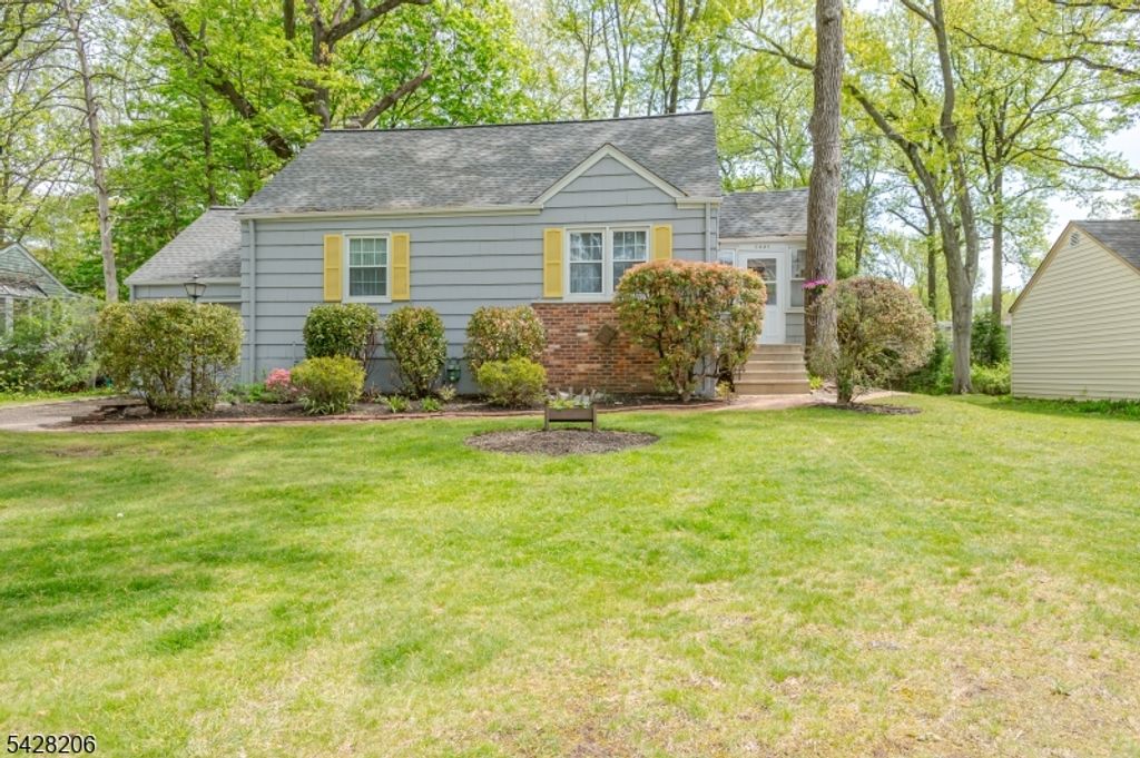 2446 Hill Rd, Scotch Plains Twp., NJ 07076