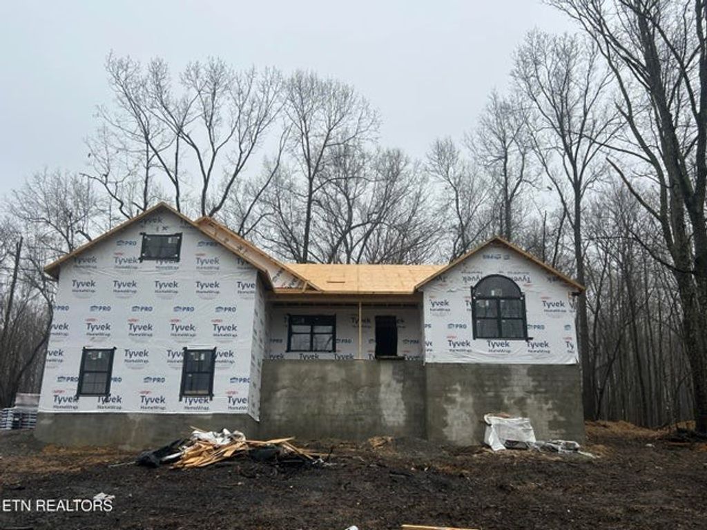 633 Icy Cove Trl, Monterey, TN 38574