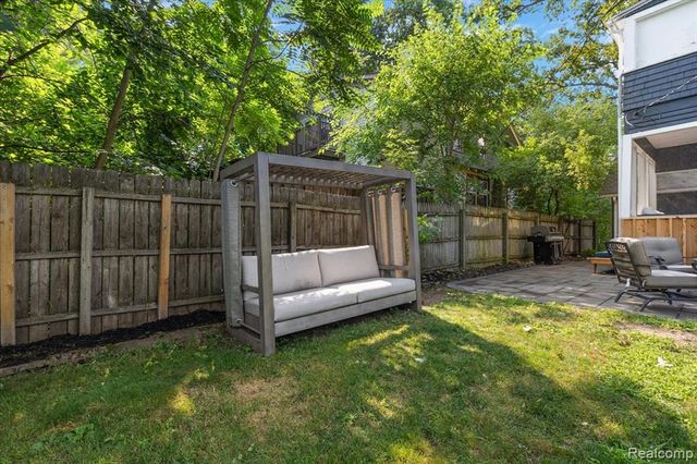529 Hawthorn Avenue, Royal Oak, MI 48067