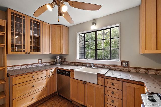 529 Hawthorn Avenue, Royal Oak, MI 48067