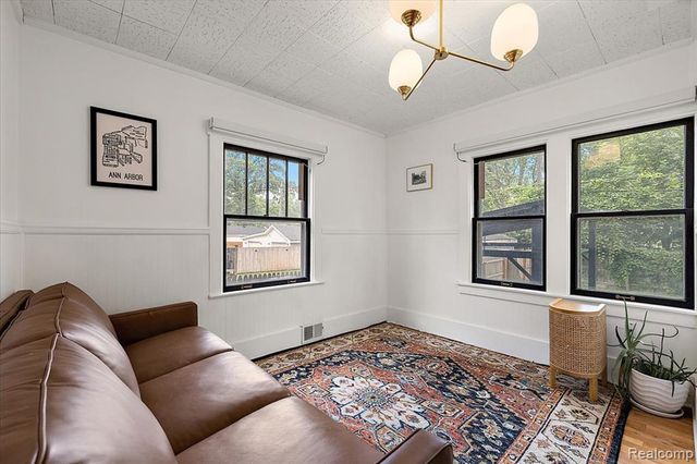 529 Hawthorn Avenue, Royal Oak, MI 48067
