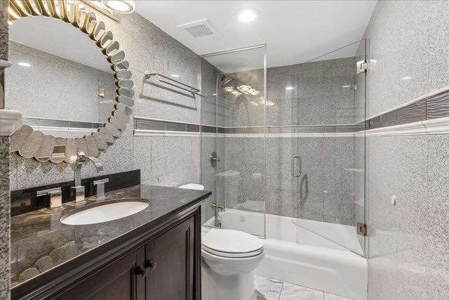 175 E Delaware Place 8304, Chicago, IL 60611