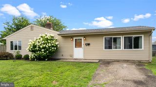 51 TALL PINE LN, Levittown, PA 19054