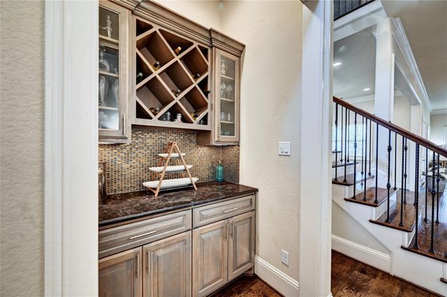 188 Mcgoey Circle, Shenandoah, TX 77384