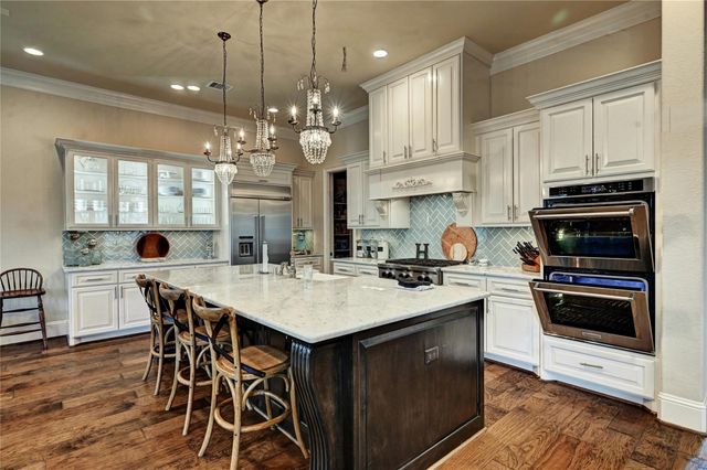 188 Mcgoey Circle, Shenandoah, TX 77384