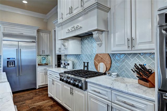 188 Mcgoey Circle, Shenandoah, TX 77384