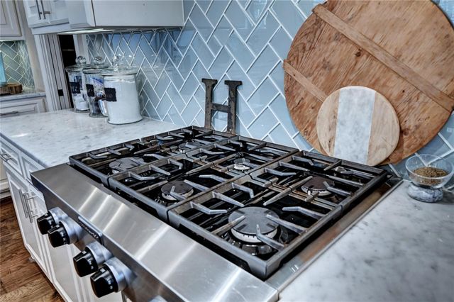 188 Mcgoey Circle, Shenandoah, TX 77384