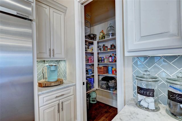 188 Mcgoey Circle, Shenandoah, TX 77384