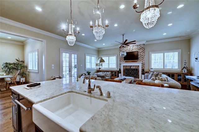 188 Mcgoey Circle, Shenandoah, TX 77384