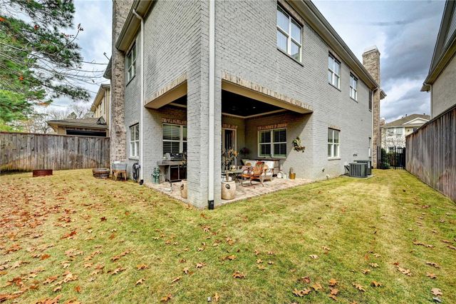 188 Mcgoey Circle, Shenandoah, TX 77384