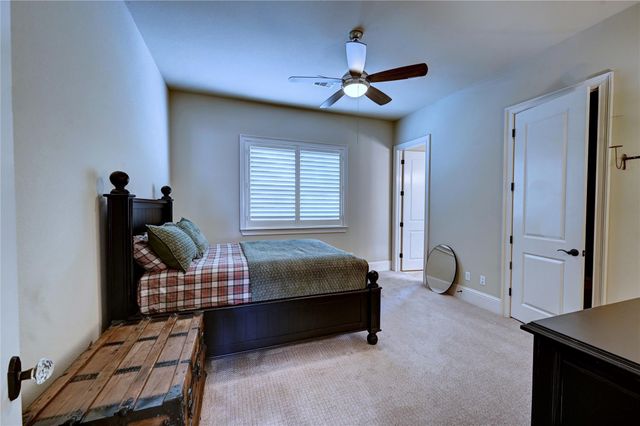 188 Mcgoey Circle, Shenandoah, TX 77384