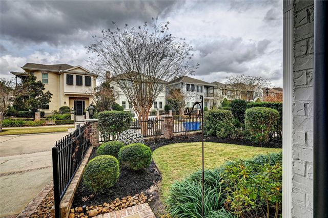 188 Mcgoey Circle, Shenandoah, TX 77384