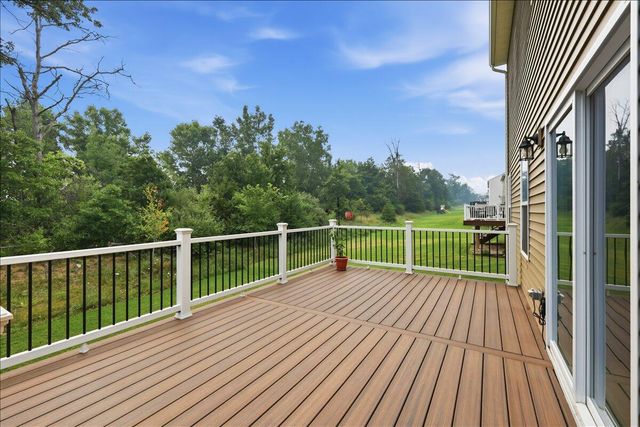 247 Sandhill Court, White Lake, MI 48386